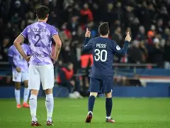 巴黎圣日耳曼主场大捷，球员赛后激动庆祝胜利，一般喜欢.的简单介绍